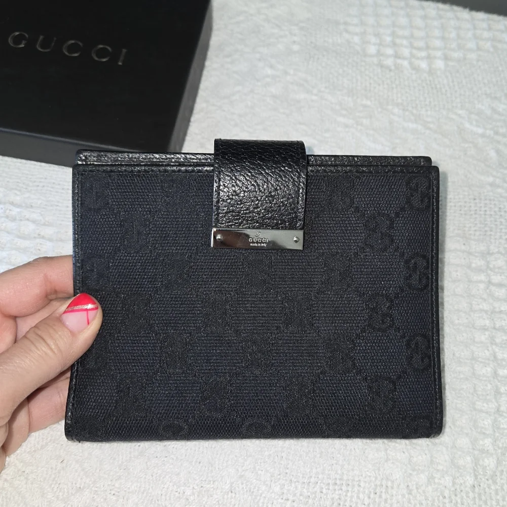 Like New! Gucci Bundle - GG Black Cloth Wallet and Agenda - Picture 8 of 16
